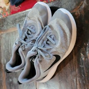 GUC Nike Flex Experience 8  Size 7Y